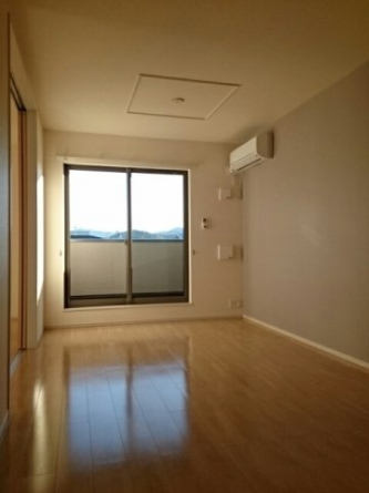 ゆったり過ごせる居間です