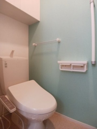 コンパクトで使いやすいトイレです