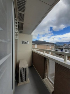 外からの目が気にならないバルコニーで洗濯物が干せます