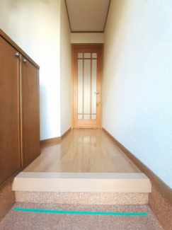 収納もある玄関です