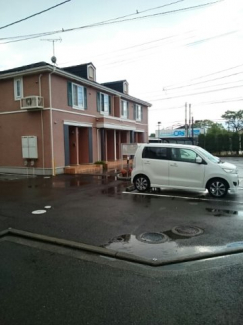 車をお持ちの方に嬉しい駐車場付きの物件です