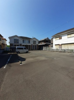 車をお持ちの方に嬉しい駐車場付きの物件です