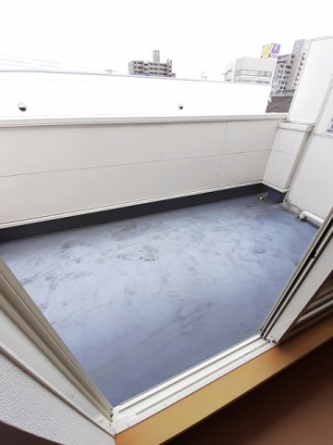 外からの目が気にならないバルコニーで洗濯物が干せます