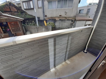 開放的で明るい空間を演出してくれるバルコニーです