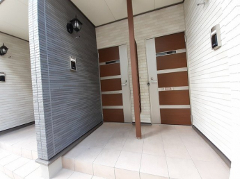 清潔なエントランスです