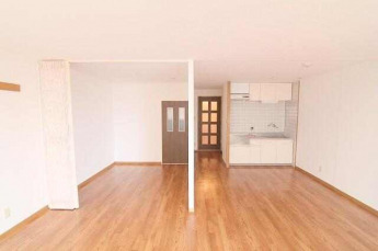 東　ＬＤＫ１８帖　※写真は従前契約者がご入居前撮影分・準備中