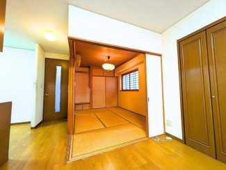 和の趣を感じる和室は、来客用やリラックススペースとしてもご利