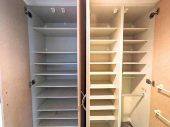 靴好きにも嬉しい！棚付きのシューズボックスで玄関まわりをきれ