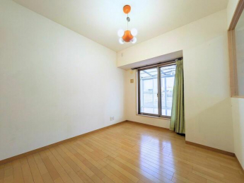 ナチュラルな色味で落ち着く空間。インテリアの幅が広がるシンプ