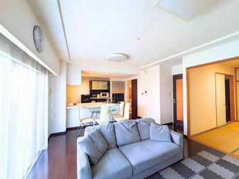 開放感あるリビングダイニング。キッチンとのつながりもスムーズ