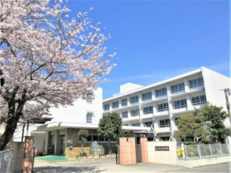 南中学校まで1050m