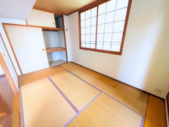 しっかり収納も備わった和室。季節物や来客用布団などもすっきり