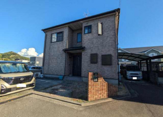 普通車２台＋軽１台の駐車スペース！１台分はカーポートあり！