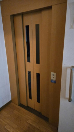 勝山町１丁目店舗付き住宅の画像