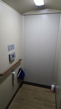 勝山町１丁目店舗付き住宅の画像