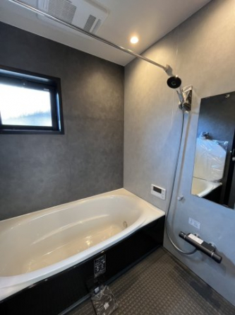 エコアクアシャワー・汚れにくい表面処理と形状でお掃除楽々キレイサーモフロア