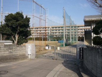 新居浜市立中萩中学校まで1399m