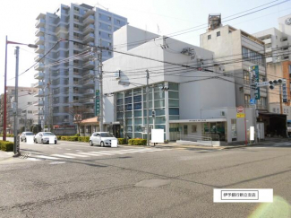 伊予銀行新立支店まで51m