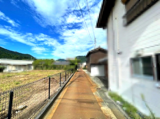 【前面道路含む現地写真】
