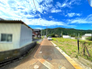 【前面道路含む現地写真】