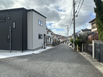 【前面道路含む現地写真】