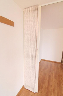 南　真ん中　洋室３．６帖