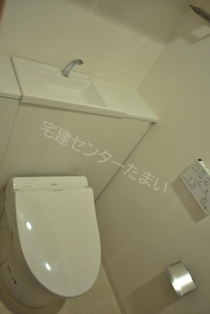 写真は305号室のものです。