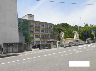 松山市立伊台小学校まで2355m
