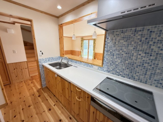 食器洗乾燥機が搭載されています。食後の時間にゆとりが生まれ、ご家族とのくつろぎタイムを過ごせます。