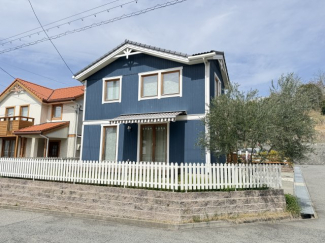 周辺には商業施設・教育施設・病院・公園も充実しており、子育てしやすい住環境となっております。