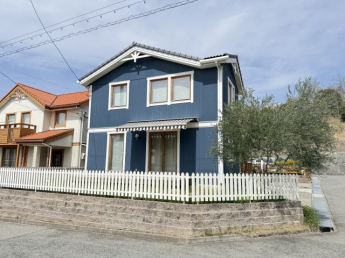 周辺には商業施設・教育施設・病院・公園も充実しており、子育てしやすい住環境となっております。