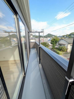 日当たり良好で、ご家族分のお布団もラクラク干せます