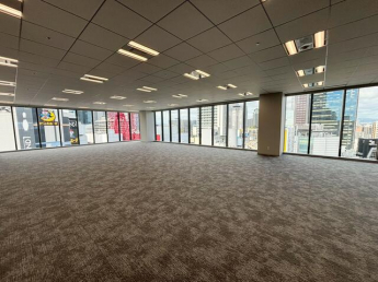 ＵＭＥＤＡ　ＥＡＳＴ　ＣＲＯＳＳの画像