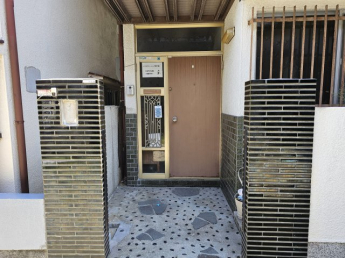 清潔なエントランスです