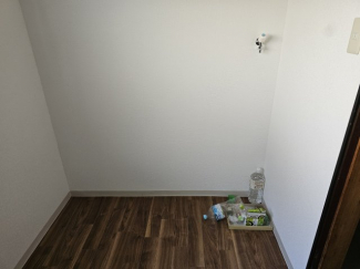 室内に洗濯機が置けます。