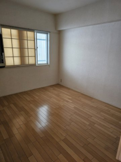 コンパクトで使いやすい洋室です