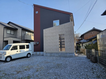 おしゃれな外観のお家です