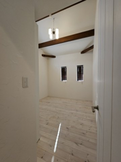 天井の高いお部屋です