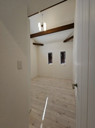 天井の高いお部屋です