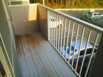 外からの目が気にならないバルコニーで洗濯物が干せます