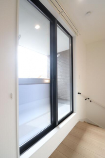 【施工例】階段を上ってすぐのところにバルコニーがあるので便利