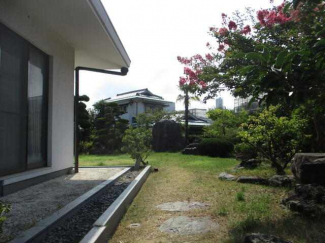 庭に行くアプローチ