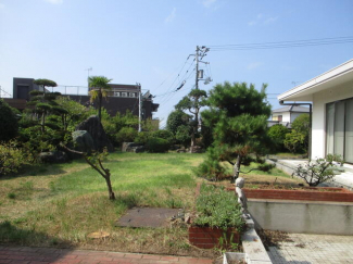 ドッグランにもできる広々とした庭