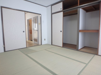 ゆったりとくつろげる和室です