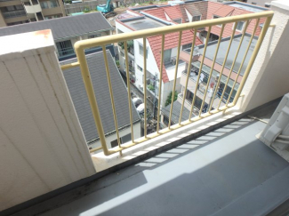 開放的で明るい空間を演出してくれるバルコニーです