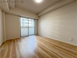 リラックスできるプライベート空間で、快適な睡眠をサポート。個人の好みに合わせたインテリアや寝具で心地良さを追求。プライベートな時間を過ごし、リフレッシュする場所におすすめです。
