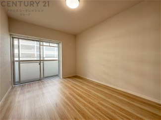 創造性や成長を促す遊びの空間を提供。学習や趣味に集中できる環境を整えます。個別のプライベートスペースは自己表現と自立心を育み、心地よい睡眠環境を整えリラックスできる場所を提供。
