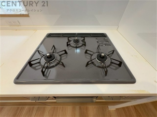 多数の調理器具を同時に使用でき、料理の効率化が可能。省エネで節約になり、様々な料理スタイルに適応できます。また、火力調整が独立しており、手入れや掃除もしやすく、今よりもっとお料理が楽しくなるかも。
