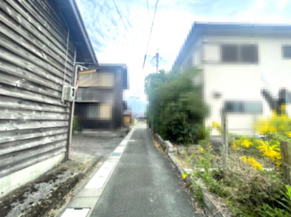 【前面道路含む現地写真】