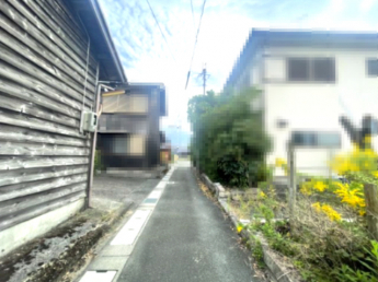 【前面道路含む現地写真】